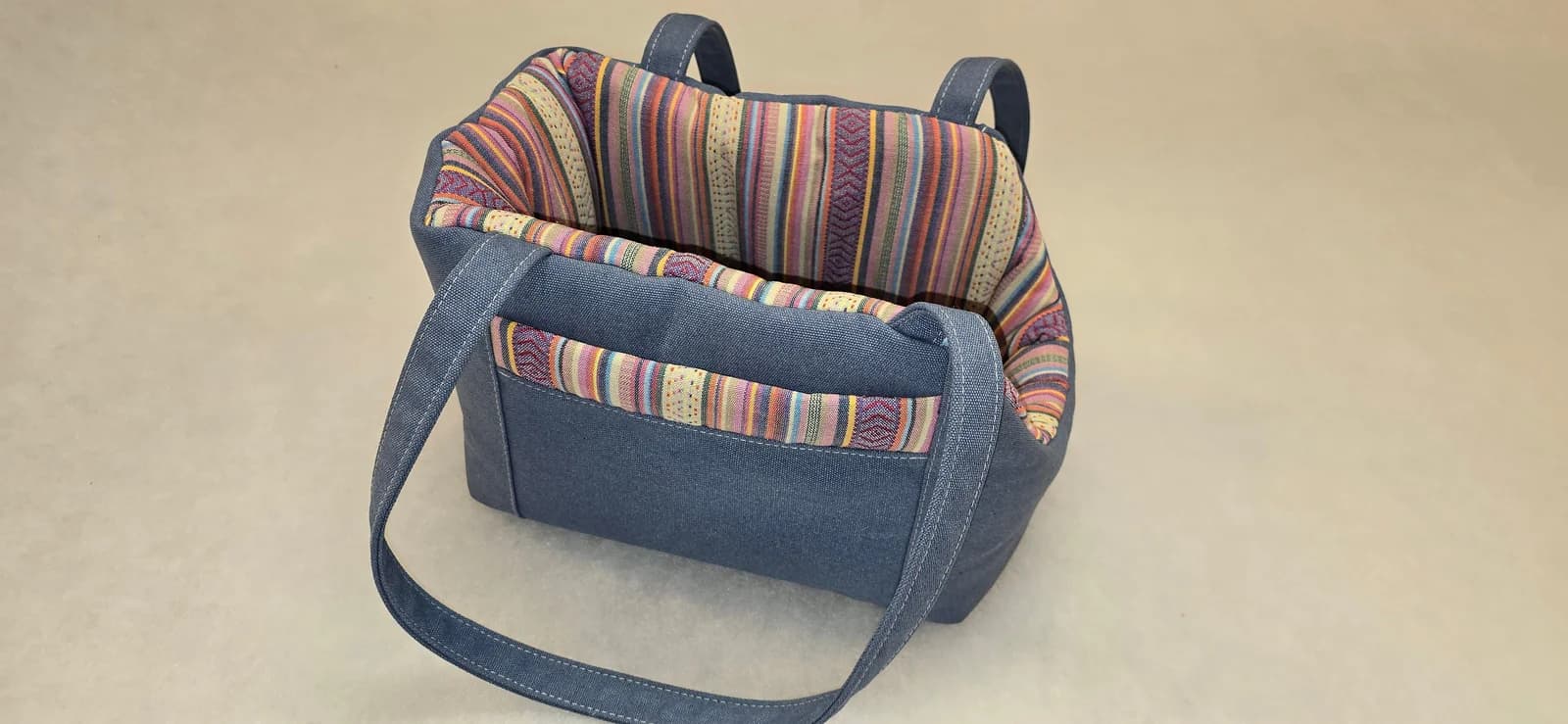 Sac luxe ouatiné, version été, 2 poches, fond amovible, sangles surpiquées