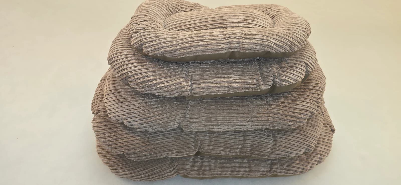 Coussin ovale ouatiné, velours côtelé + coton