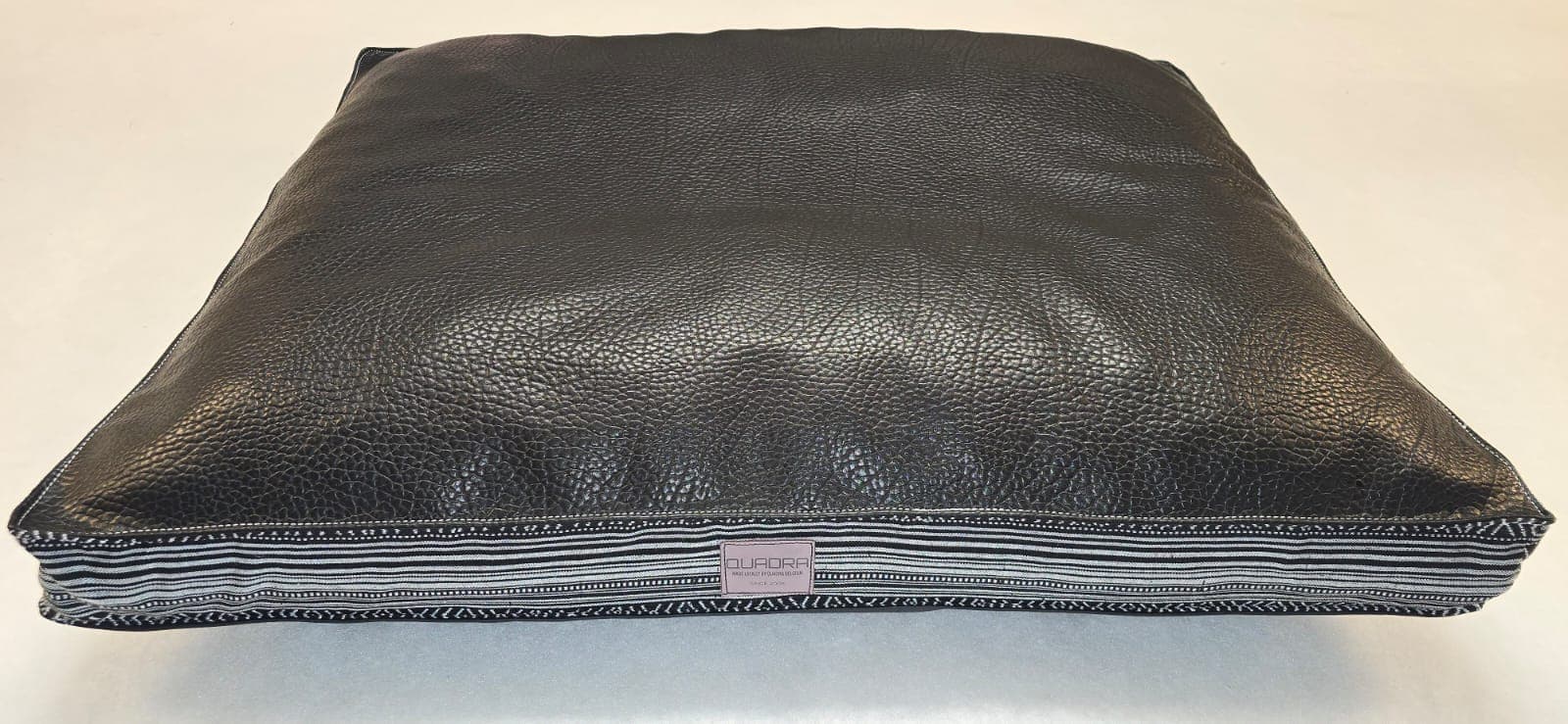 Matelas Déhoussable assise simili cuir noir + tour latino noir